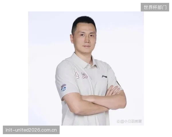 上海主帅卢伟凭借破纪录的23连胜及联盟第一战绩，当选最佳教练。